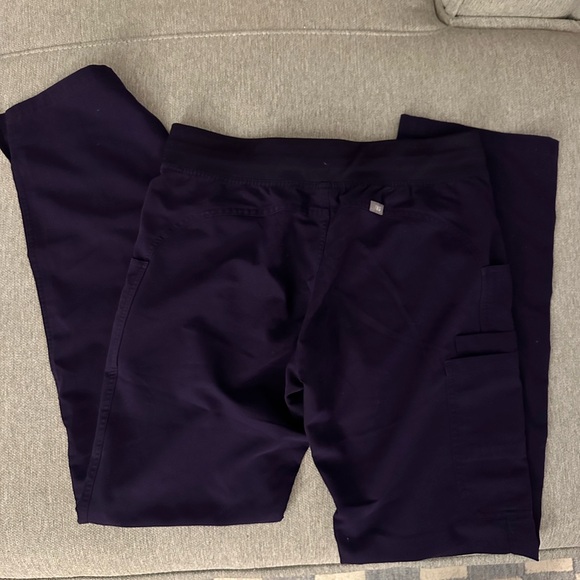 Figs Purple Scrub Set - Picture 10 of 13